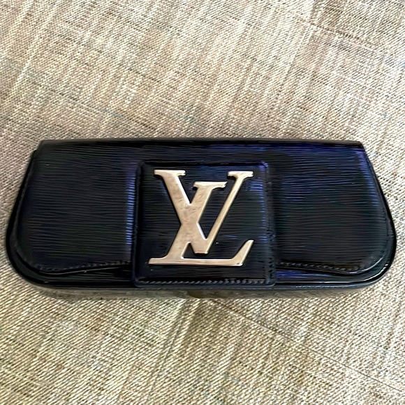 Having babies, no longer need the extra purses , please treat them kindly :) - Picture 1 of 5